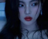柔光摄影杨超越穿性感抹胸亮片裙秀好身材 圆润光滑超吸睛