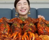 外国小姐姐吃牛肉蘑菇,外国小姐姐的牛肉蘑菇美食之旅
